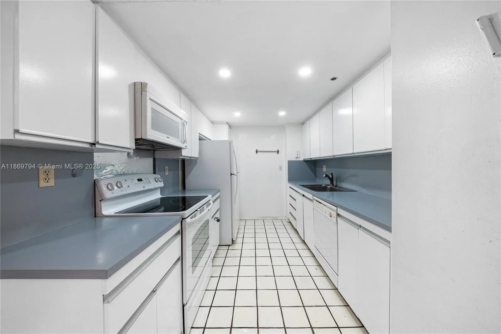 2000 Towerside Ter, #412
