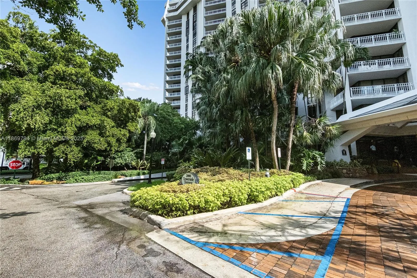 2000 Towerside Ter, #412