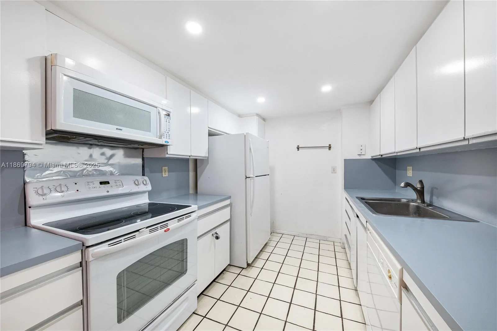 2000 Towerside Ter, #412