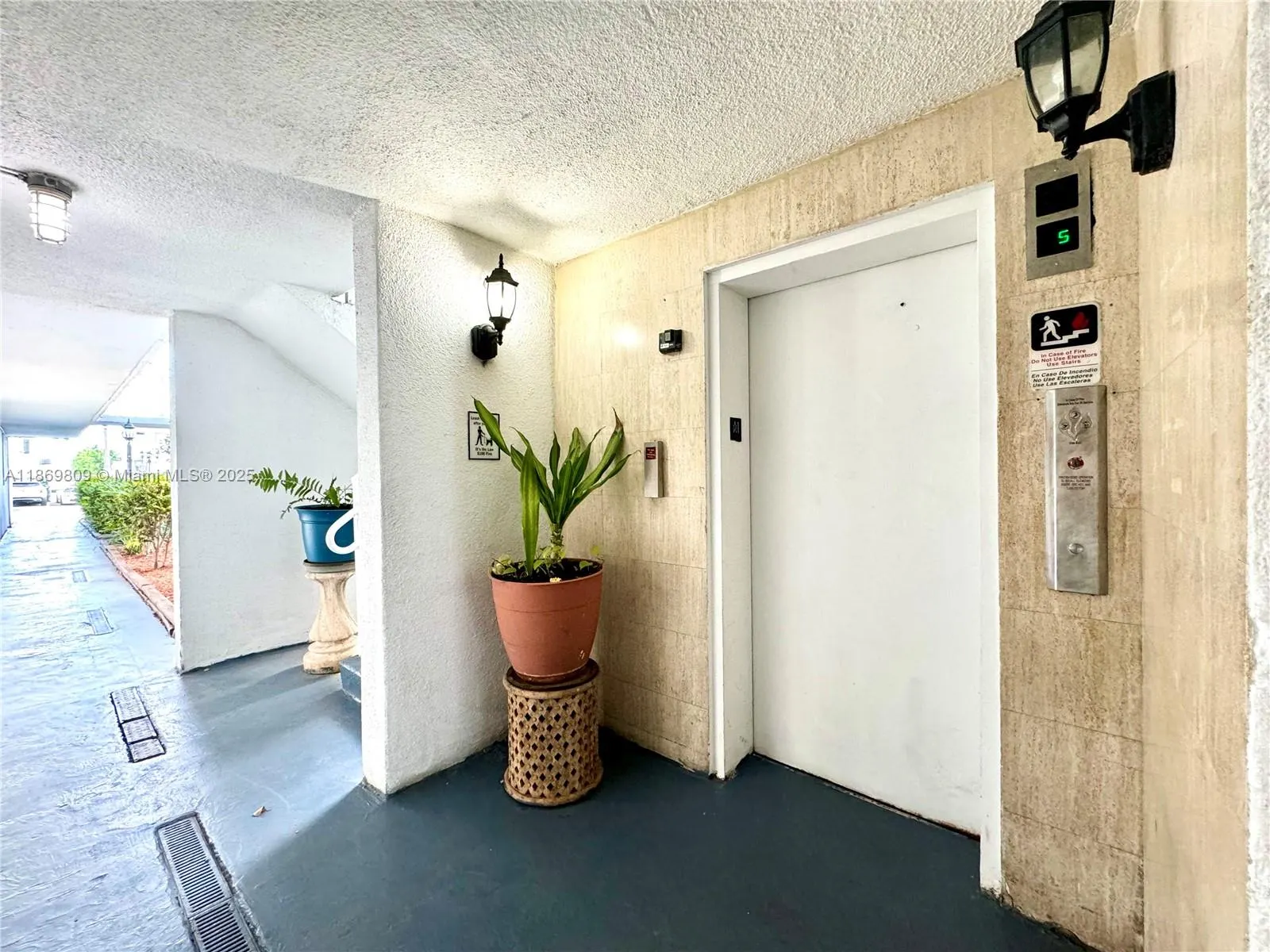 1801 S Treasure Dr, #109