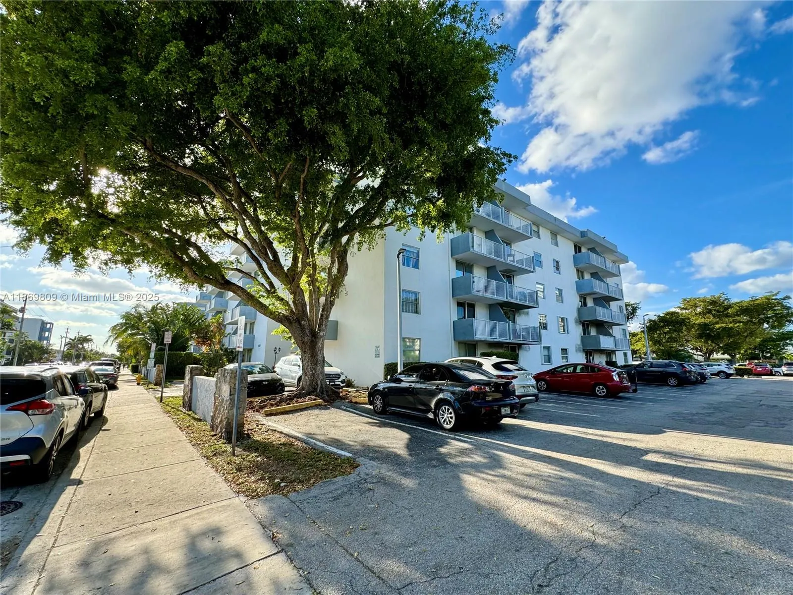 1801 S Treasure Dr, #109