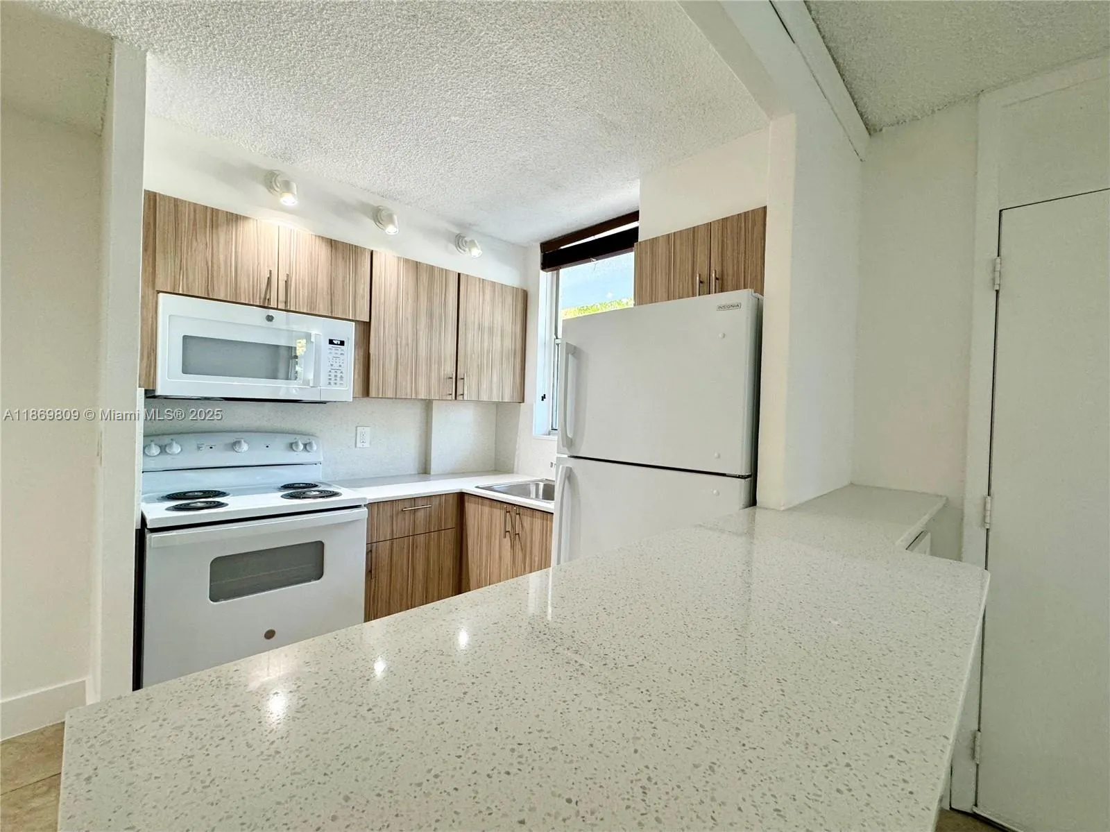 1801 S Treasure Dr, #109
