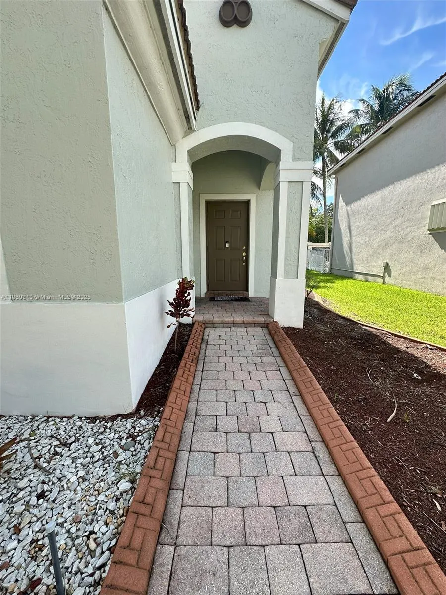752 NW 127th Ave