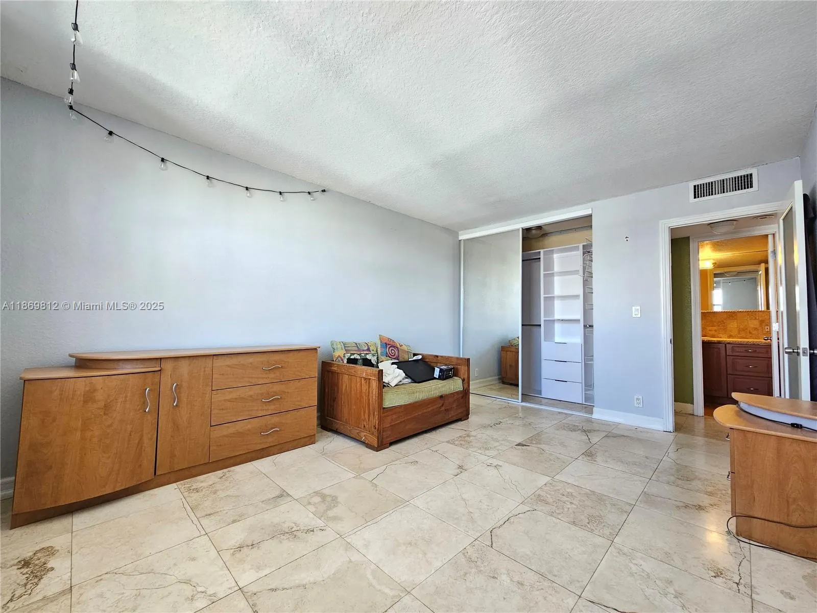 427 Golden Isles Dr, #16E