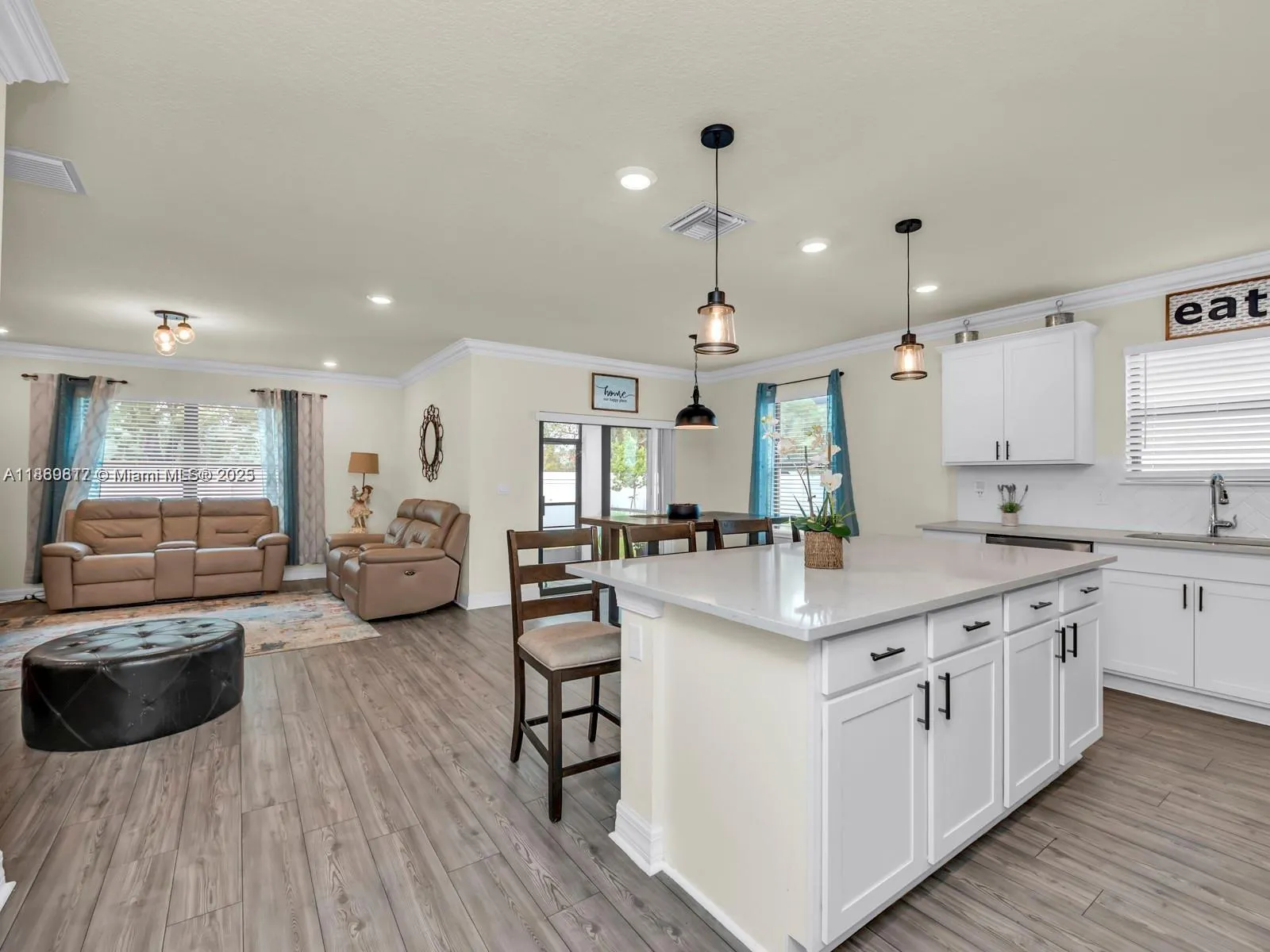 3041 Hibiscus Ave