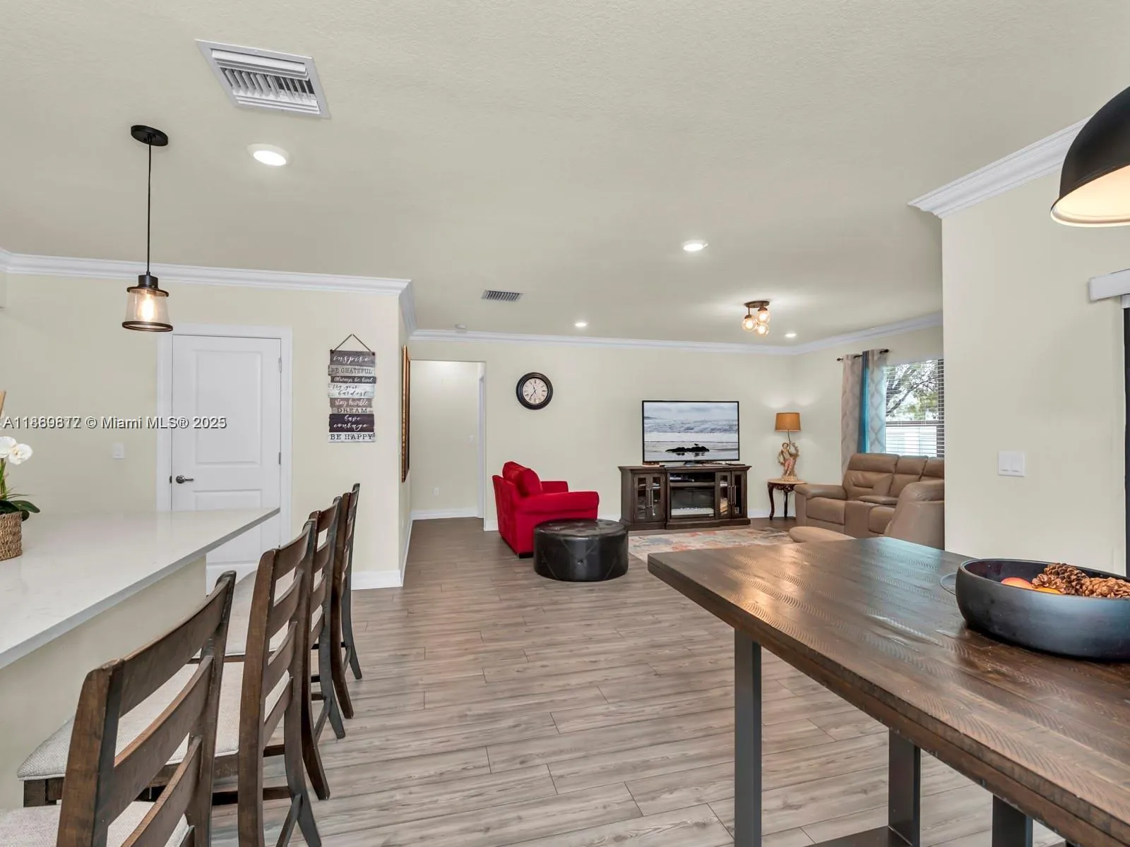 3041 Hibiscus Ave