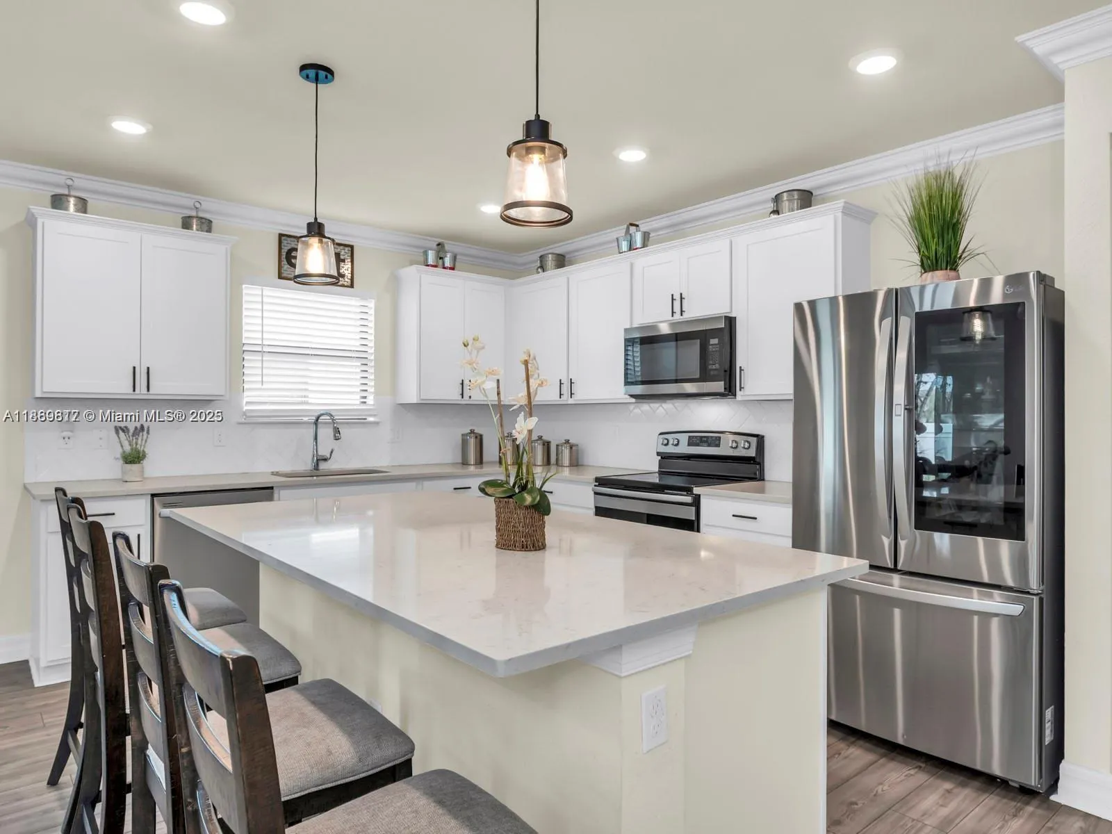 3041 Hibiscus Ave