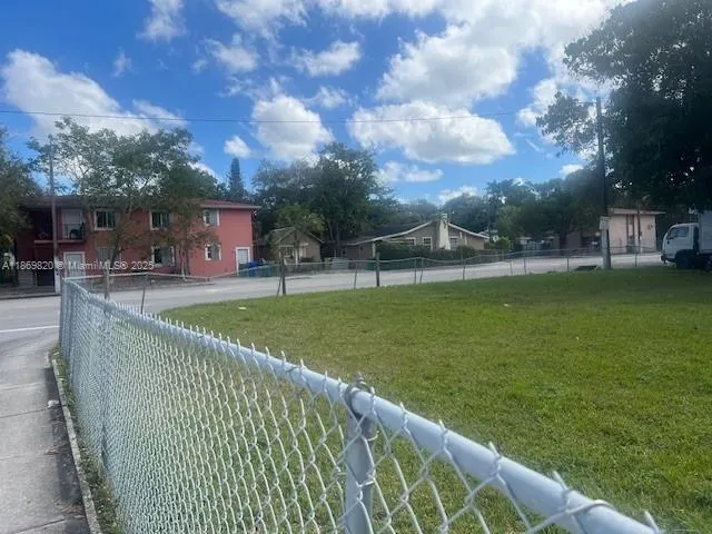 10 NW 60th St