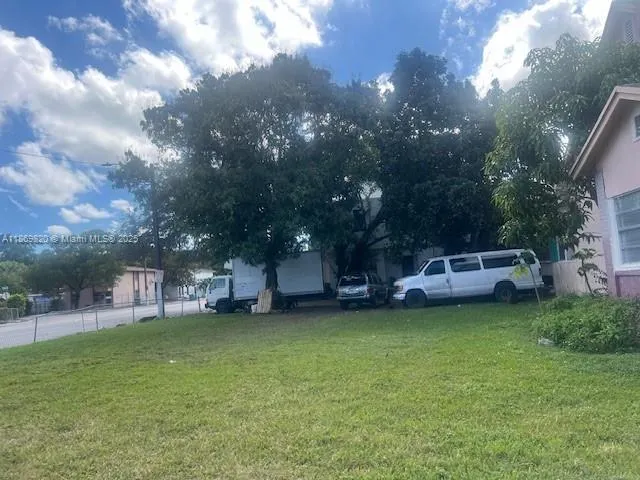 10 NW 60th St