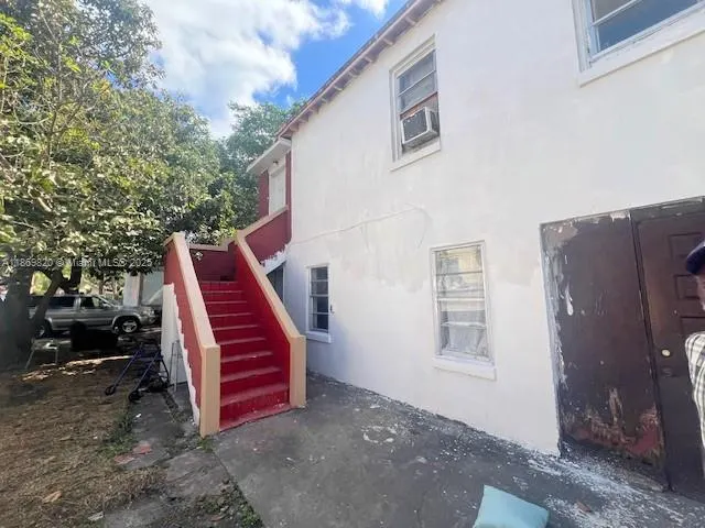 10 NW 60th St