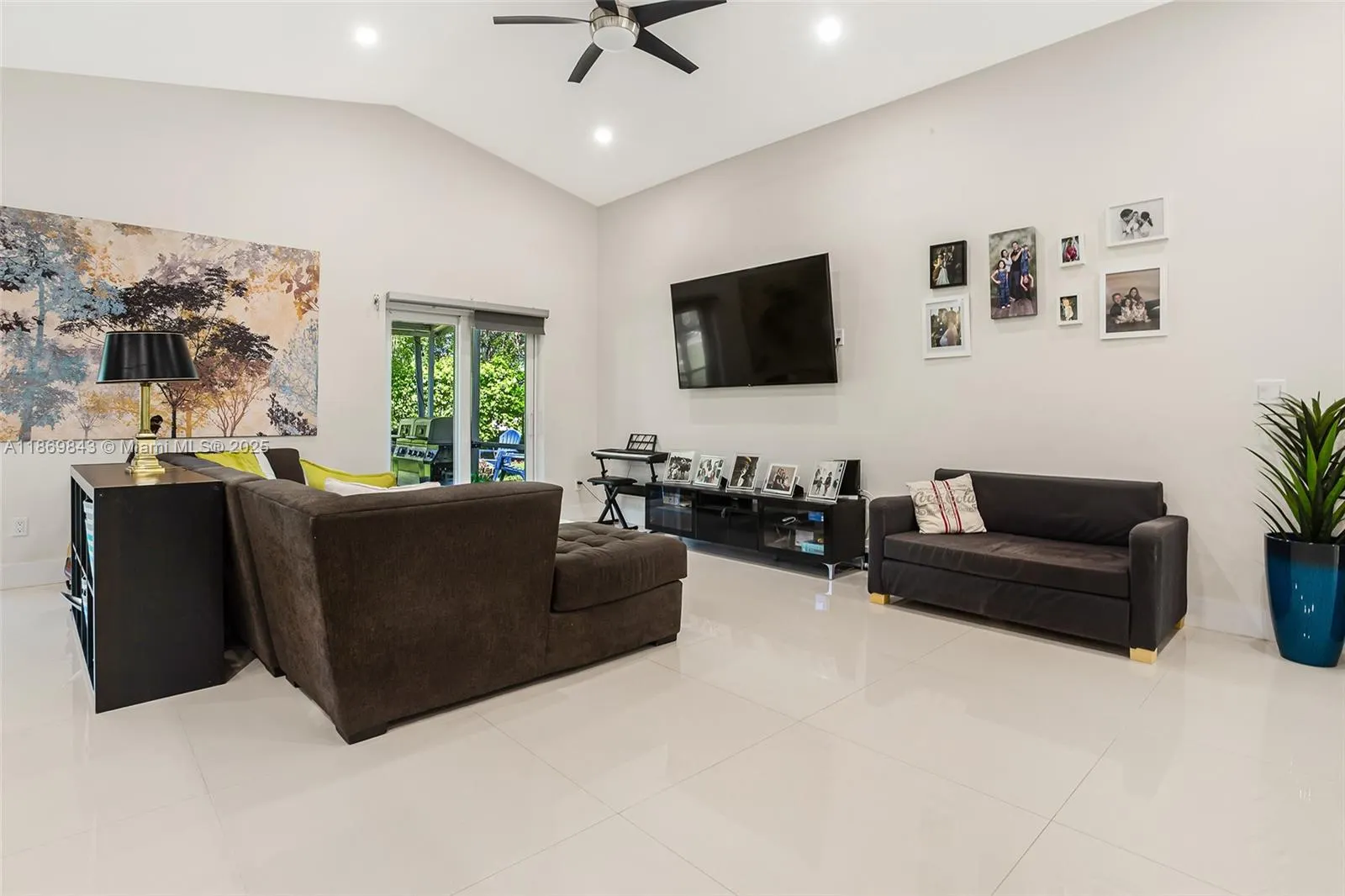 16298 La Costa Dr