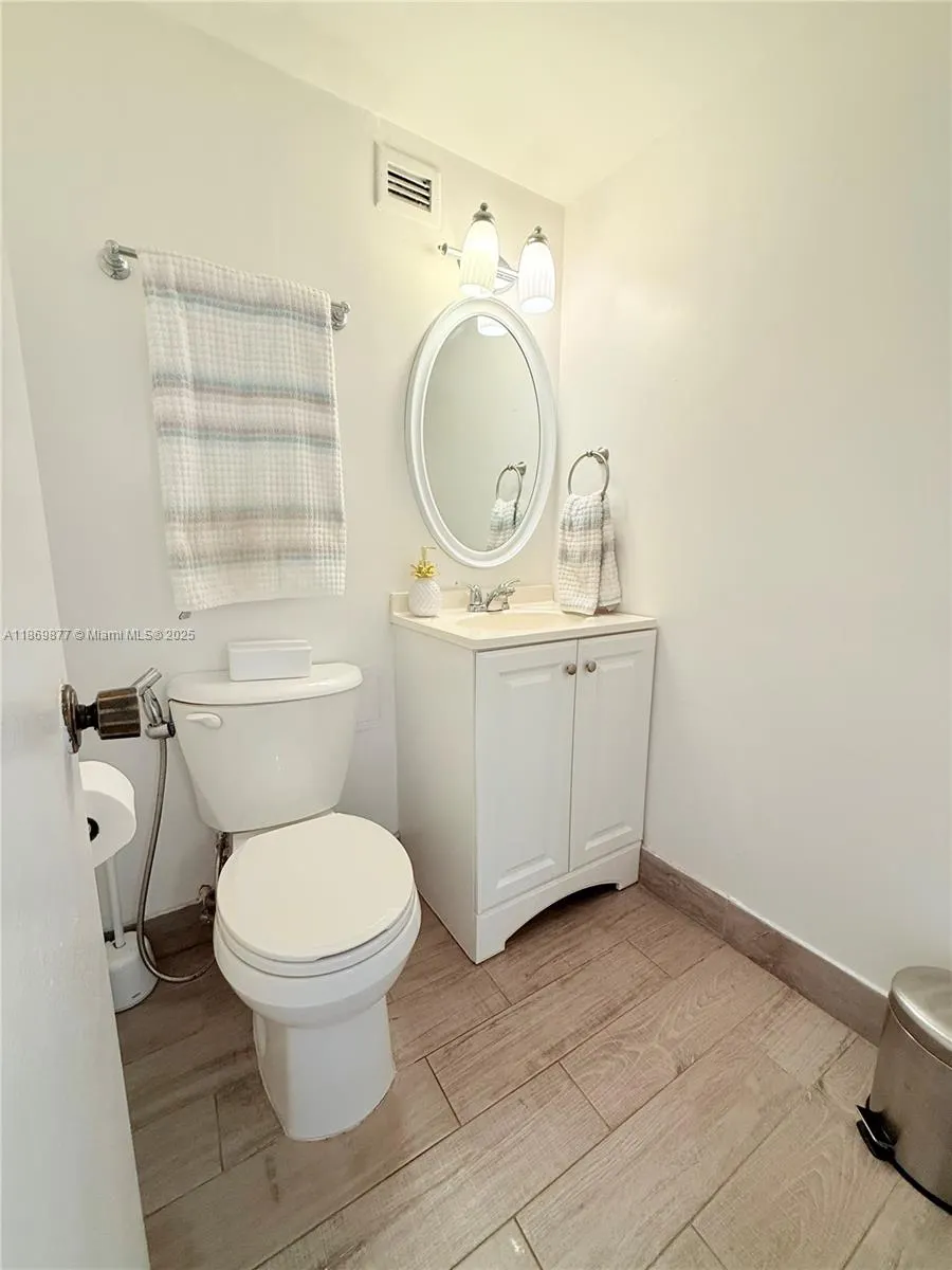 4141 Nautilus Dr, #6F
