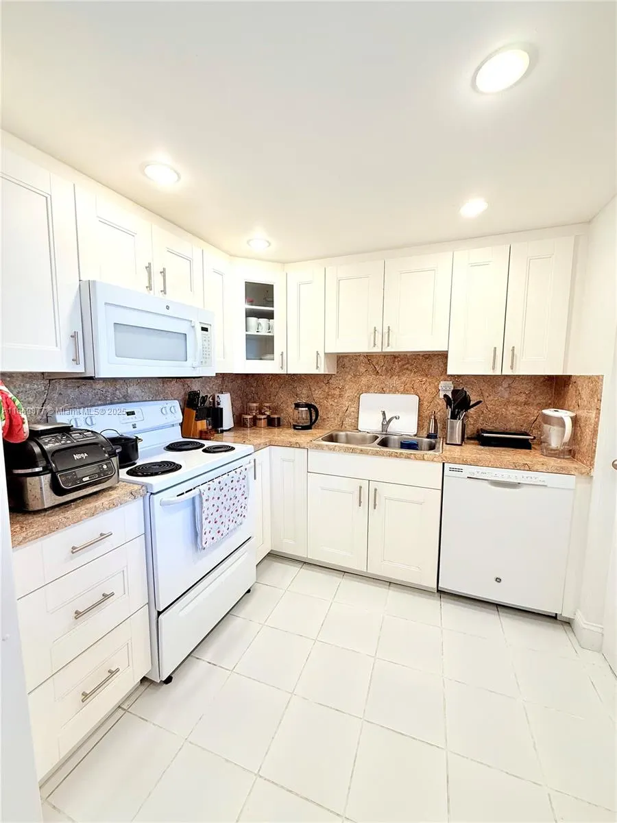 4141 Nautilus Dr, #6F