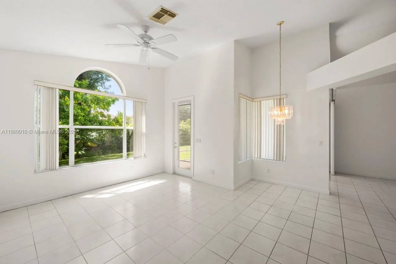 669 SW Lake Charles Cir