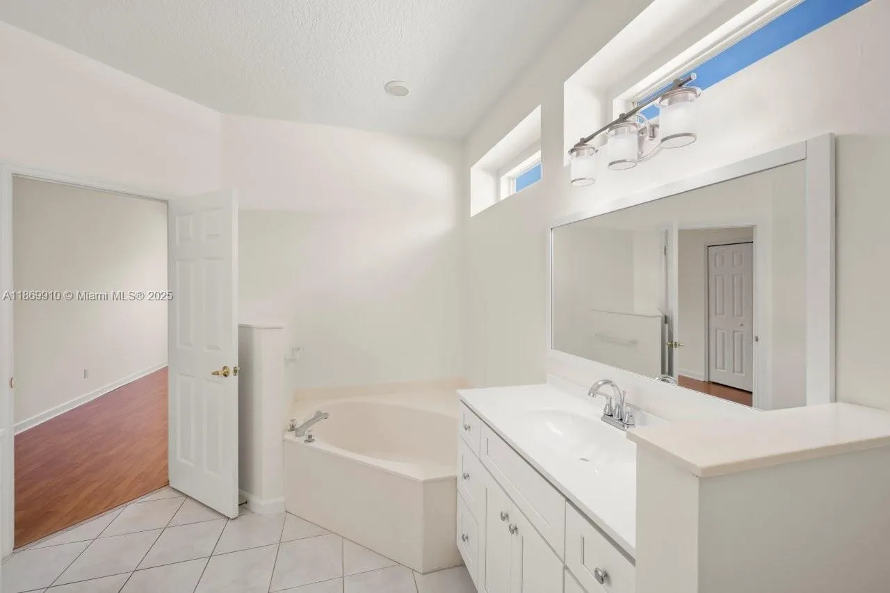 669 SW Lake Charles Cir
