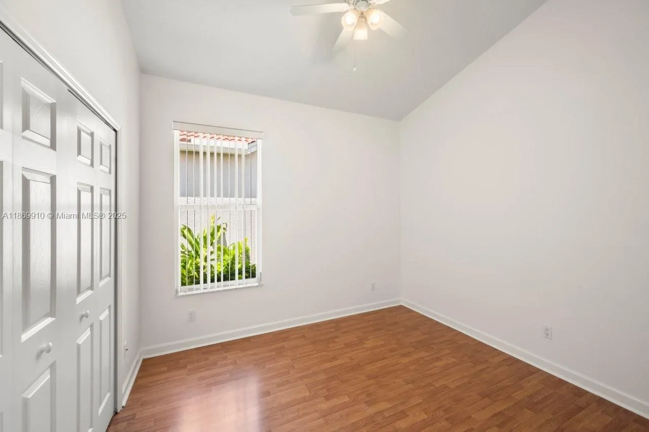 669 SW Lake Charles Cir