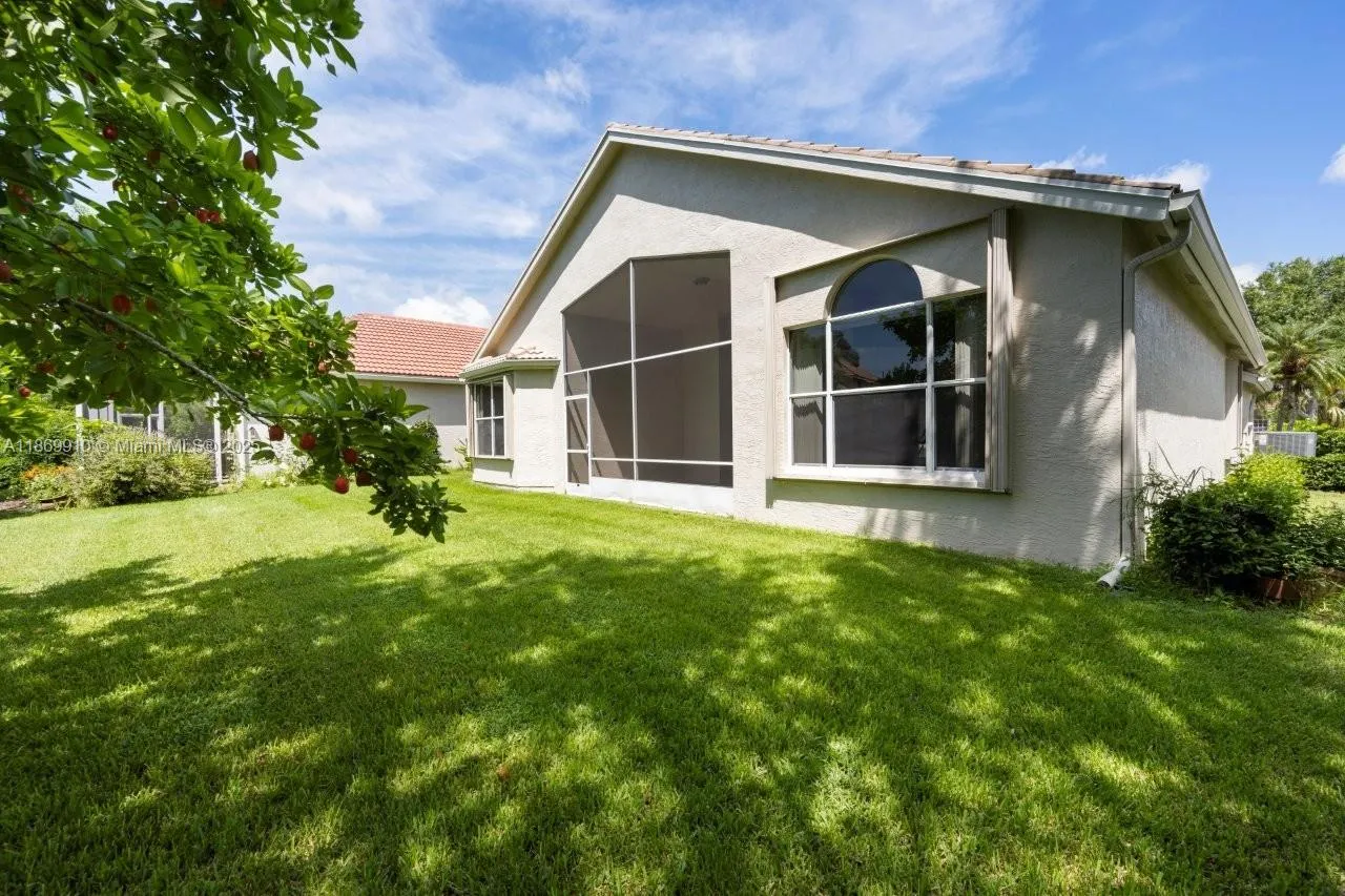 669 SW Lake Charles Cir