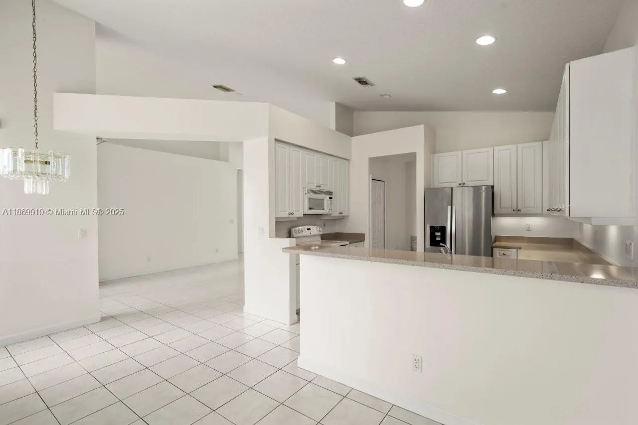669 SW Lake Charles Cir