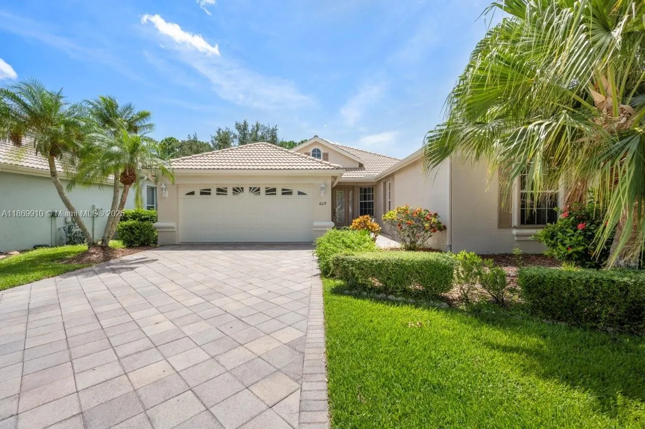 669 SW Lake Charles Cir