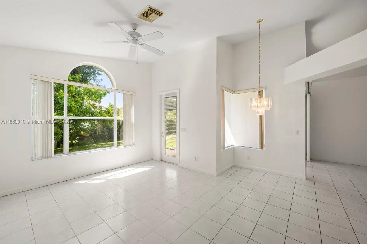 669 SW Lake Charles Cir