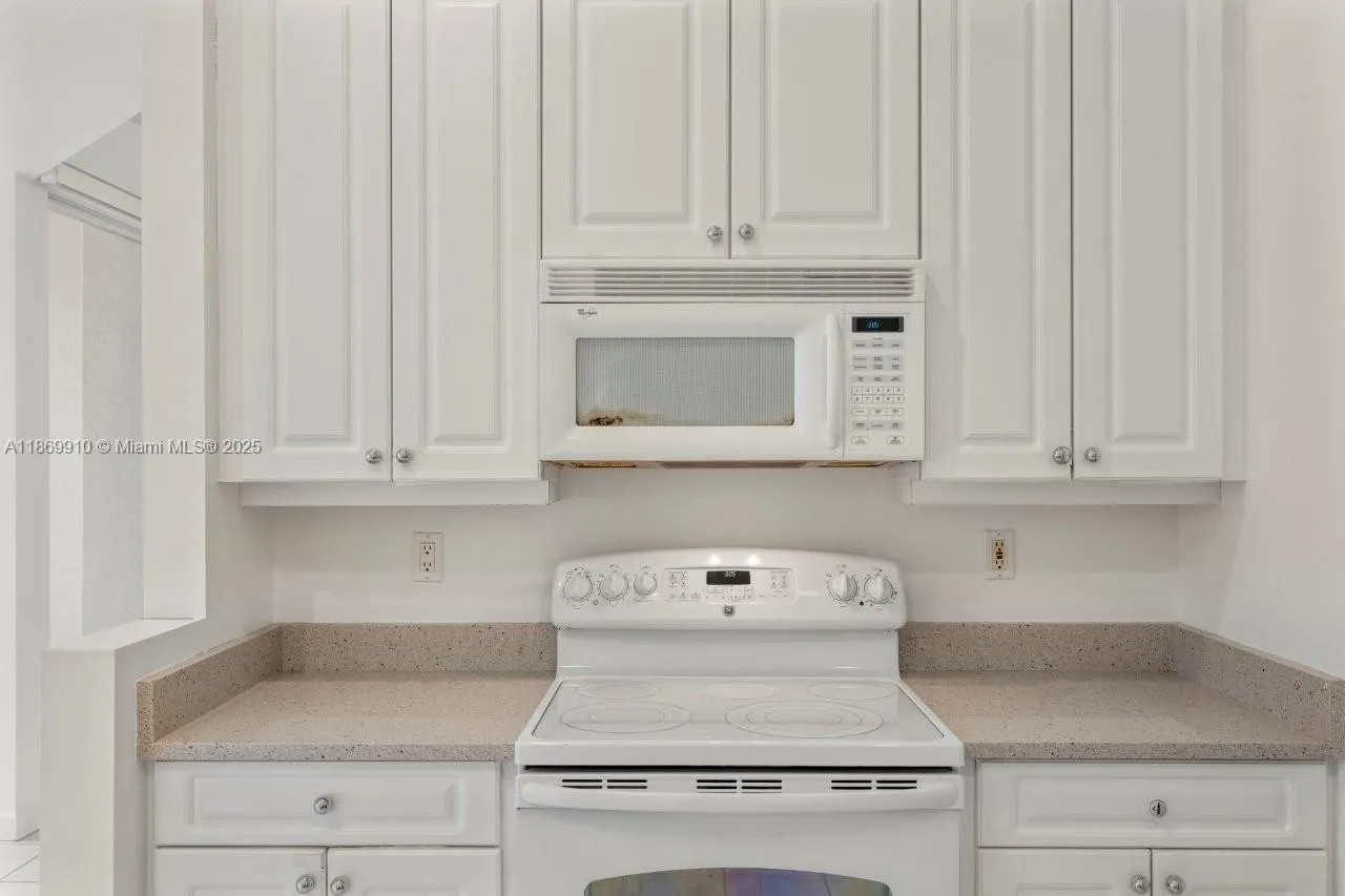 669 SW Lake Charles Cir