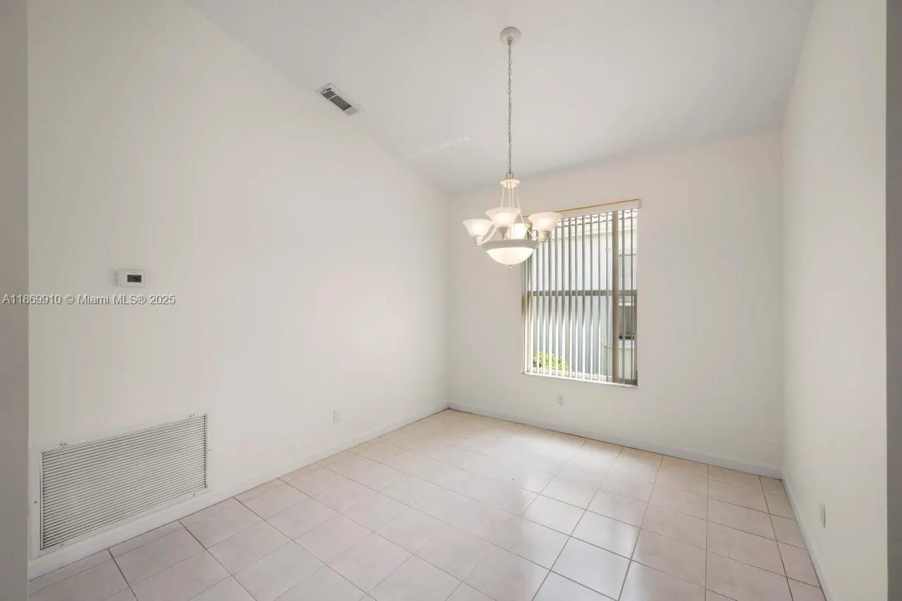 669 SW Lake Charles Cir