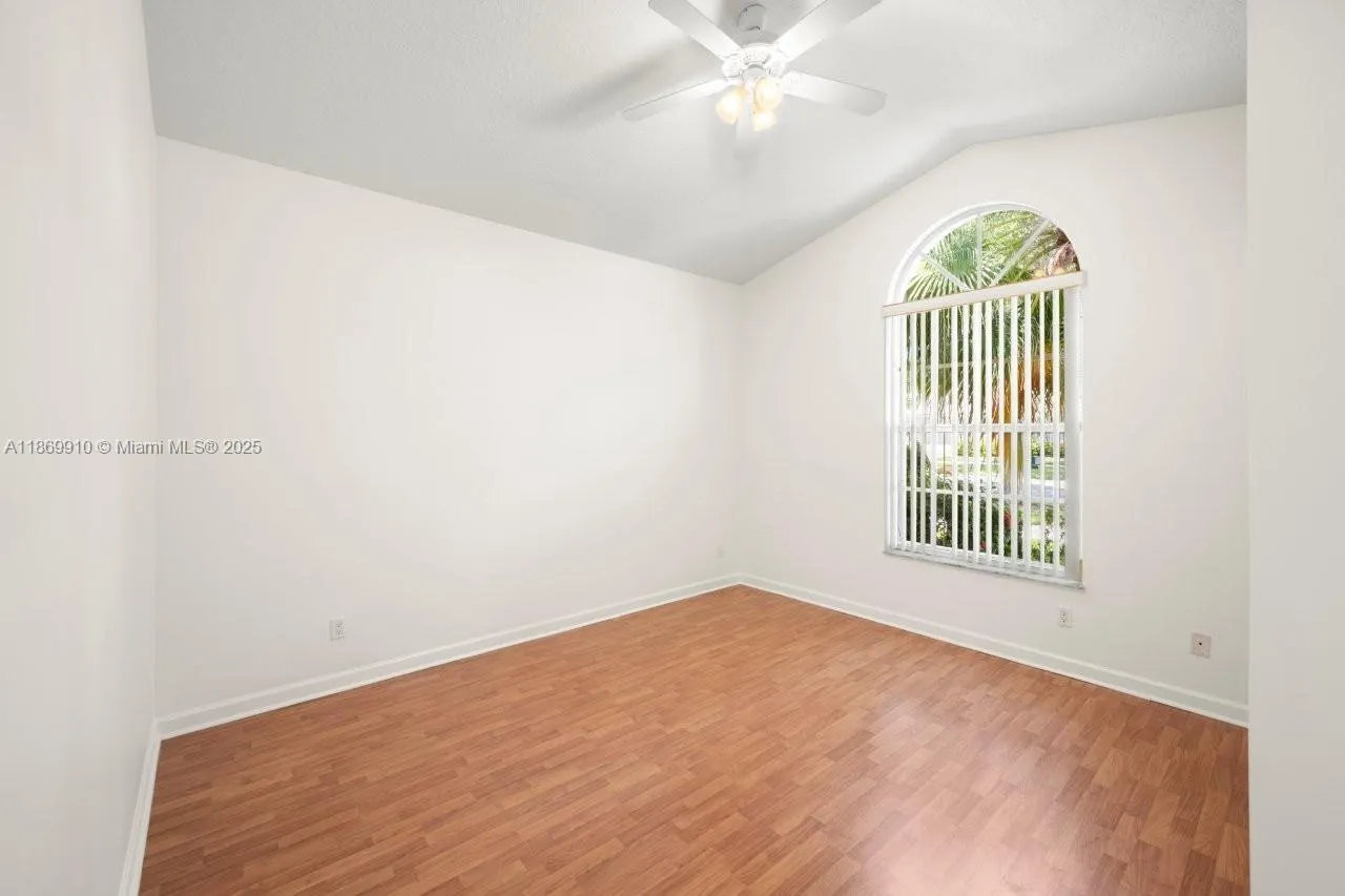 669 SW Lake Charles Cir