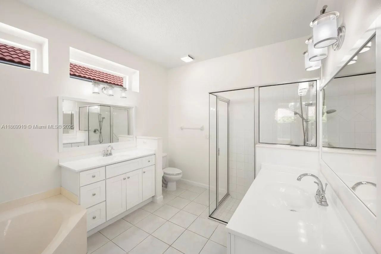 669 SW Lake Charles Cir