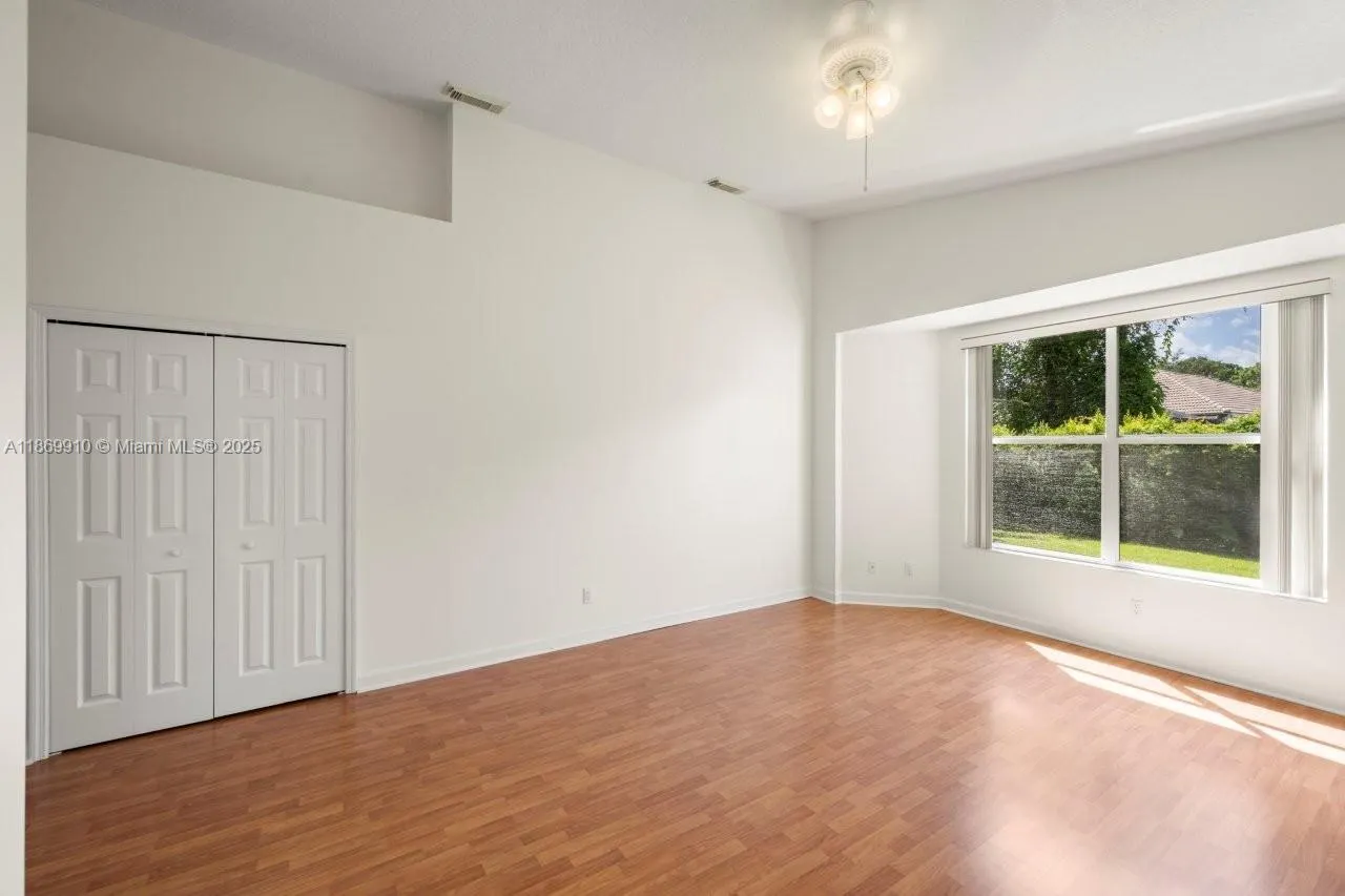 669 SW Lake Charles Cir