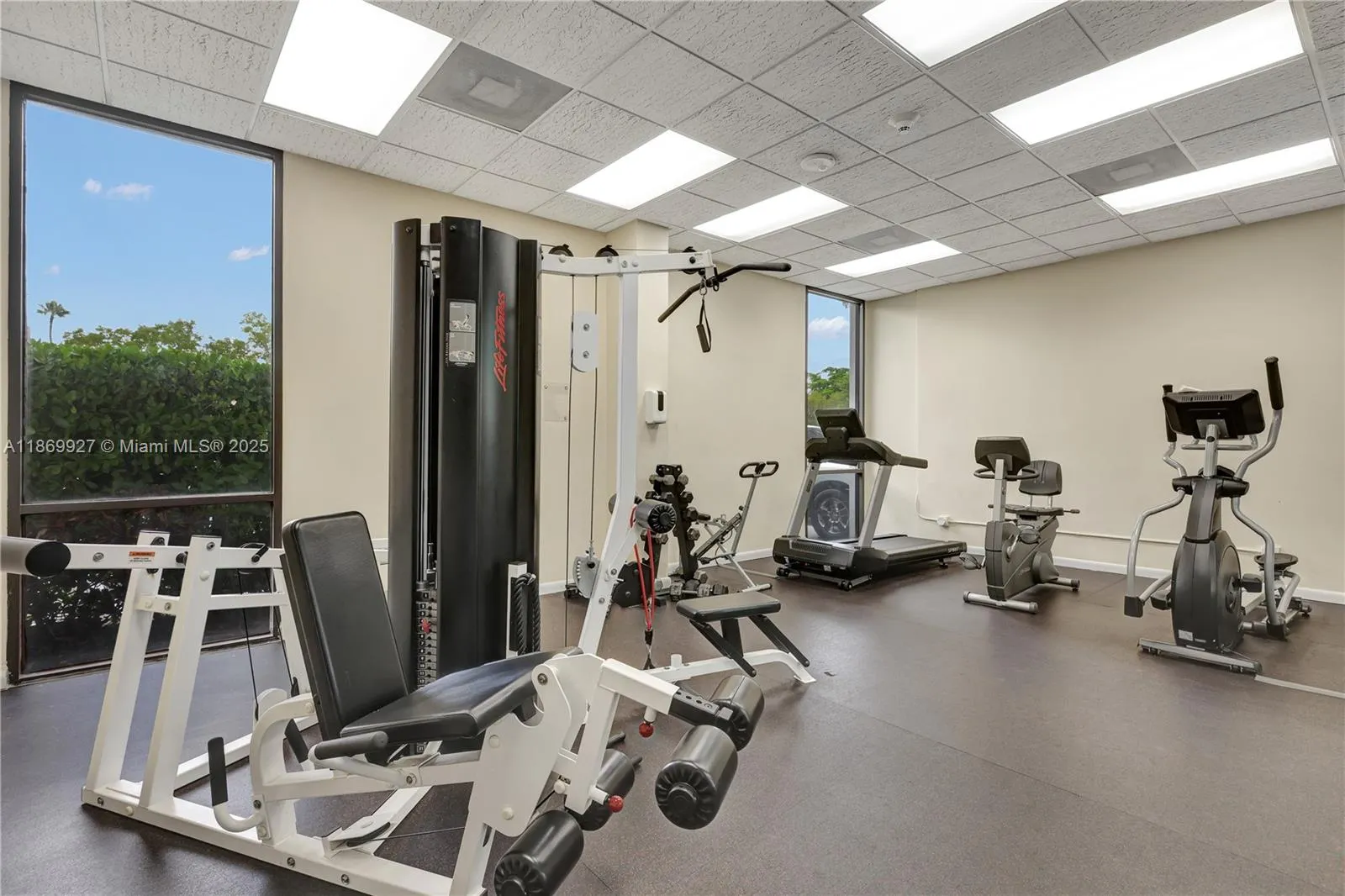 20100 W Country Club Dr, #204