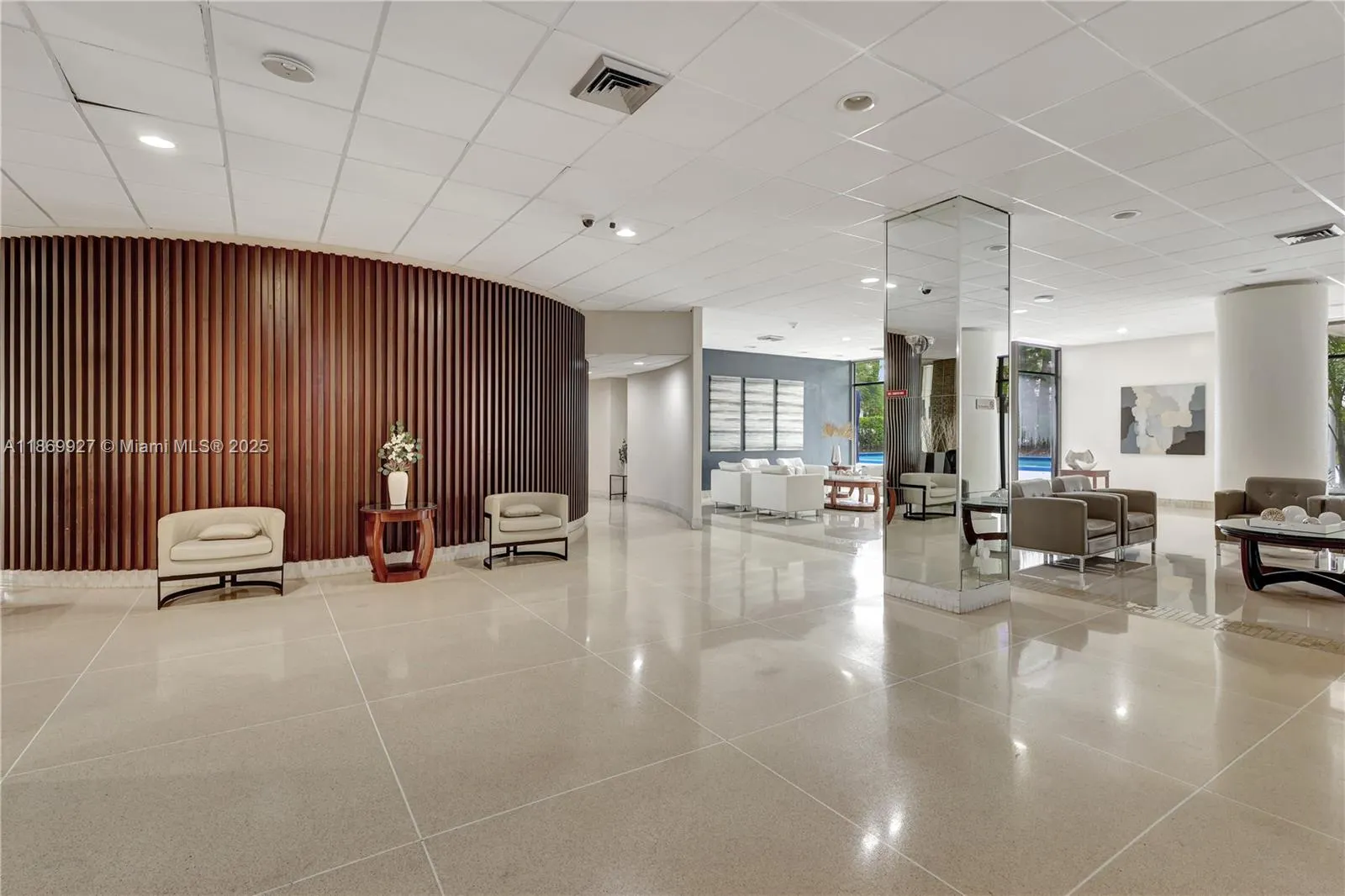 20100 W Country Club Dr, #204
