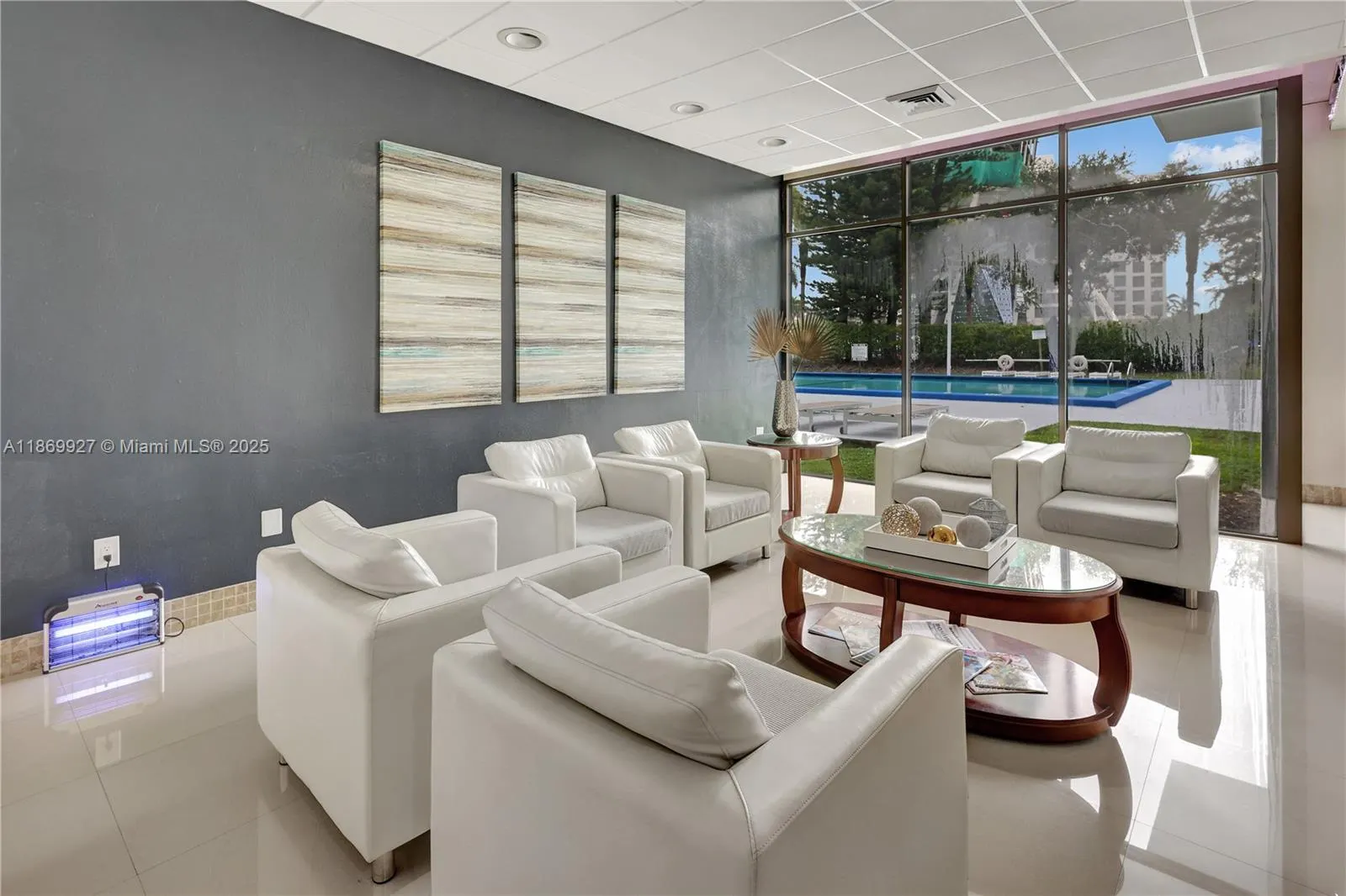 20100 W Country Club Dr, #204