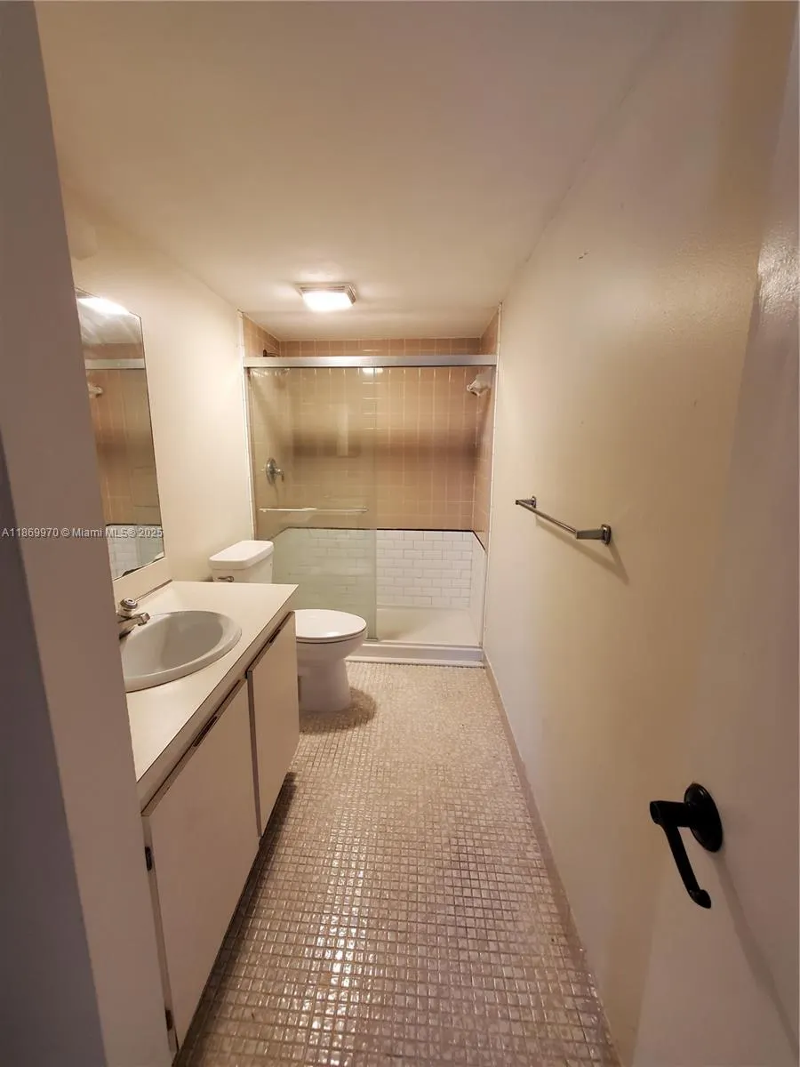 5550 NW 44th St, #111B