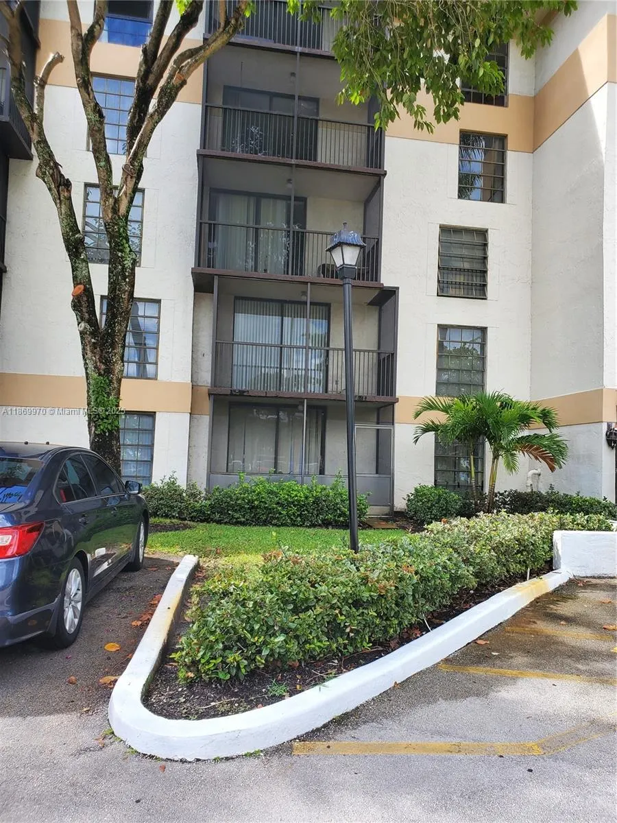 5550 NW 44th St, #111B