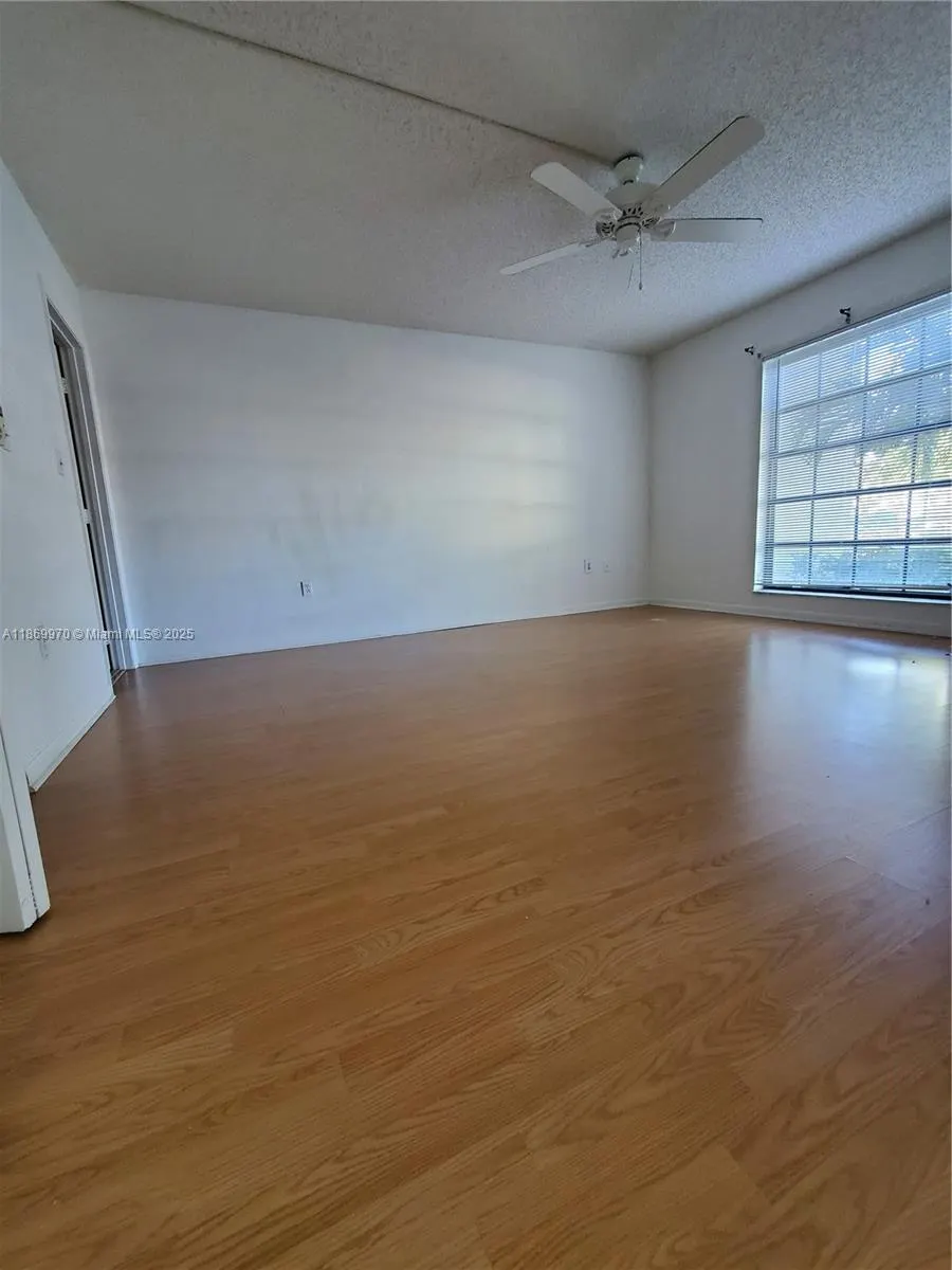 5550 NW 44th St, #111B