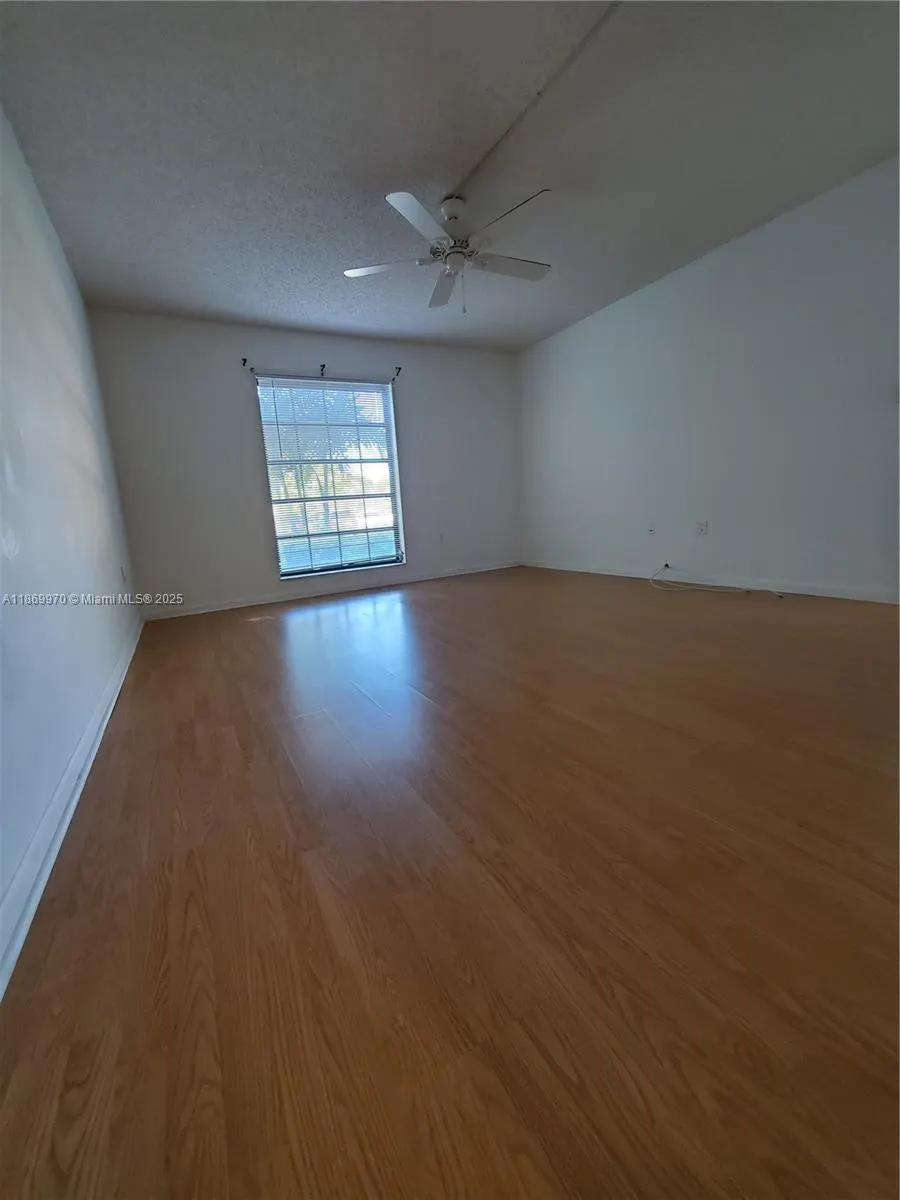 5550 NW 44th St, #111B