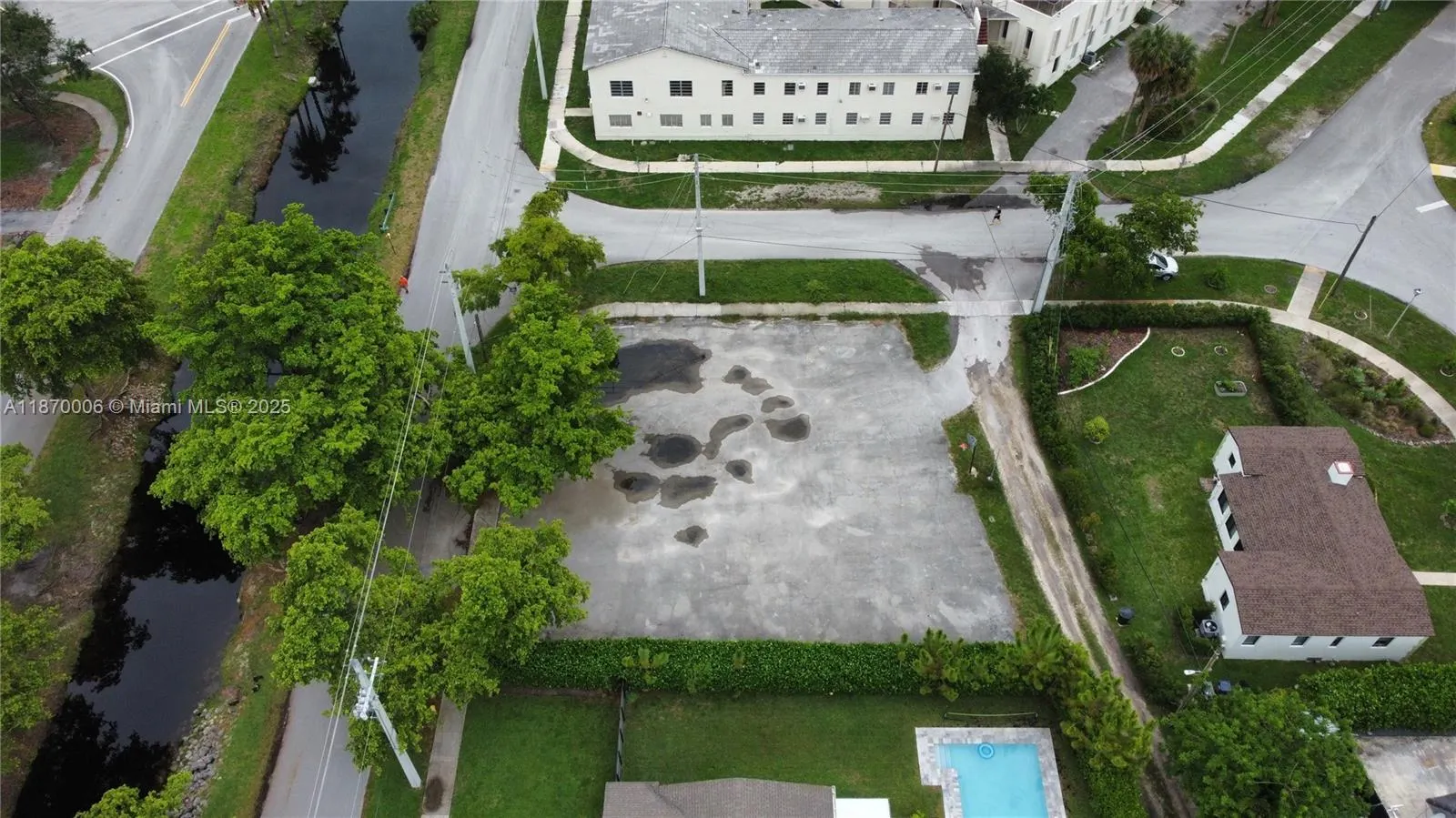 425 Esplanade Dr