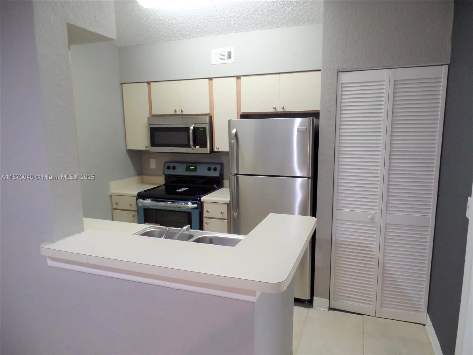 2850 N Oakland Forest Dr, #313