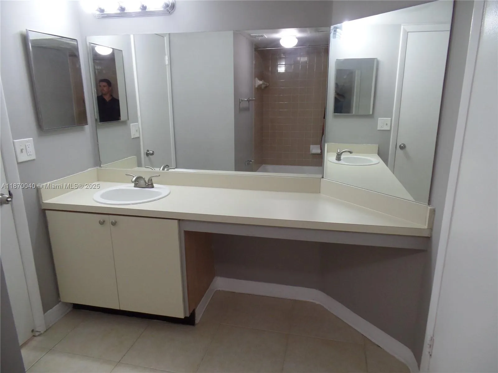 2850 N Oakland Forest Dr, #313