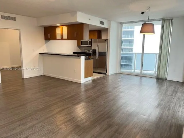 601 NE 23rd St, #1003