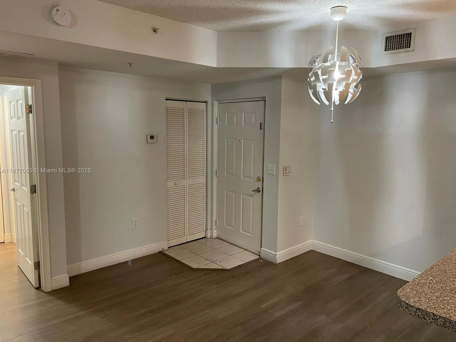 8020 N Nob Hill Rd, #204