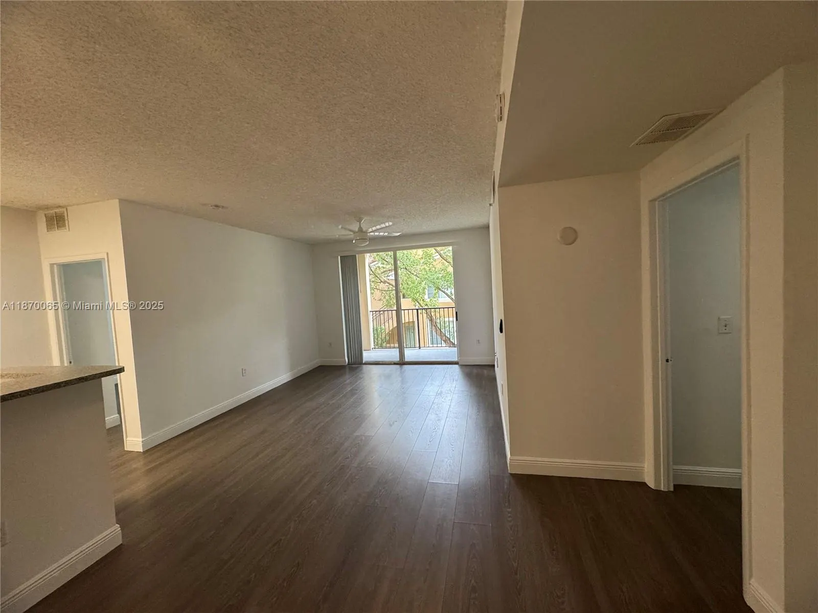 8020 N Nob Hill Rd, #204