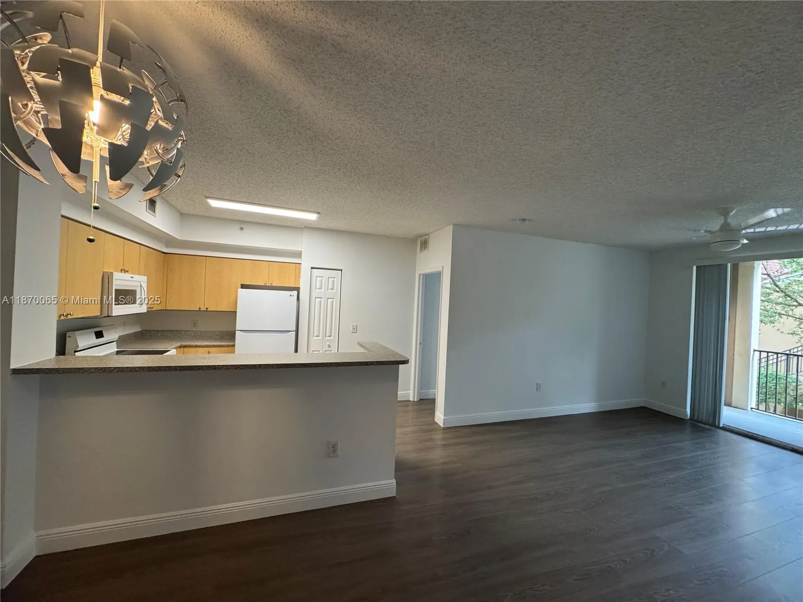 8020 N Nob Hill Rd, #204