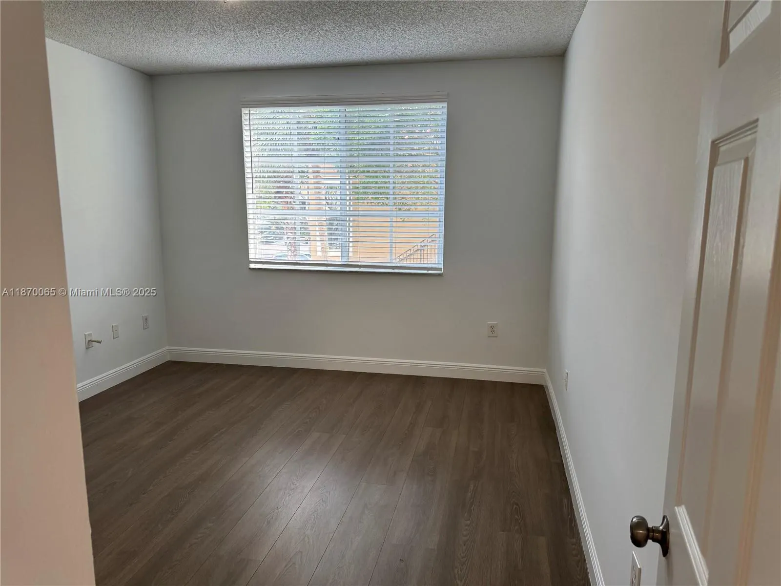 8020 N Nob Hill Rd, #204