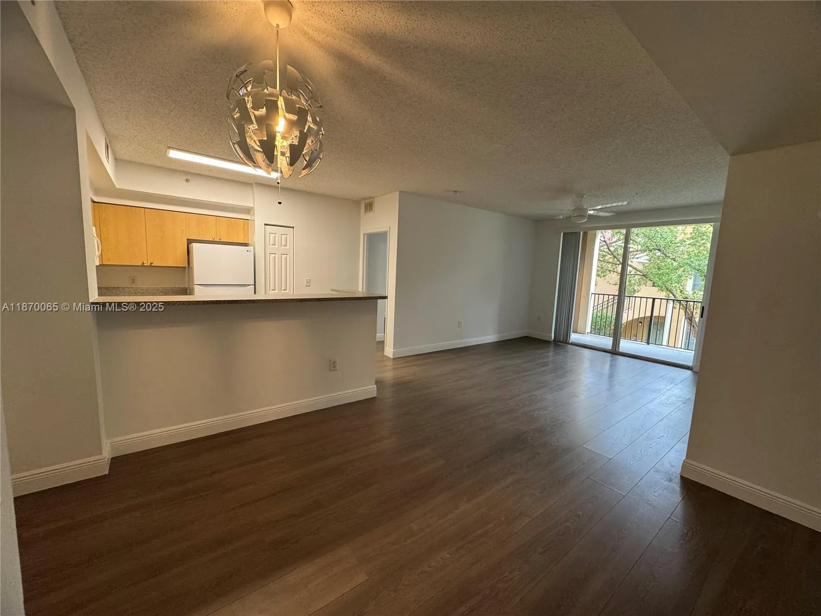 8020 N Nob Hill Rd, #204