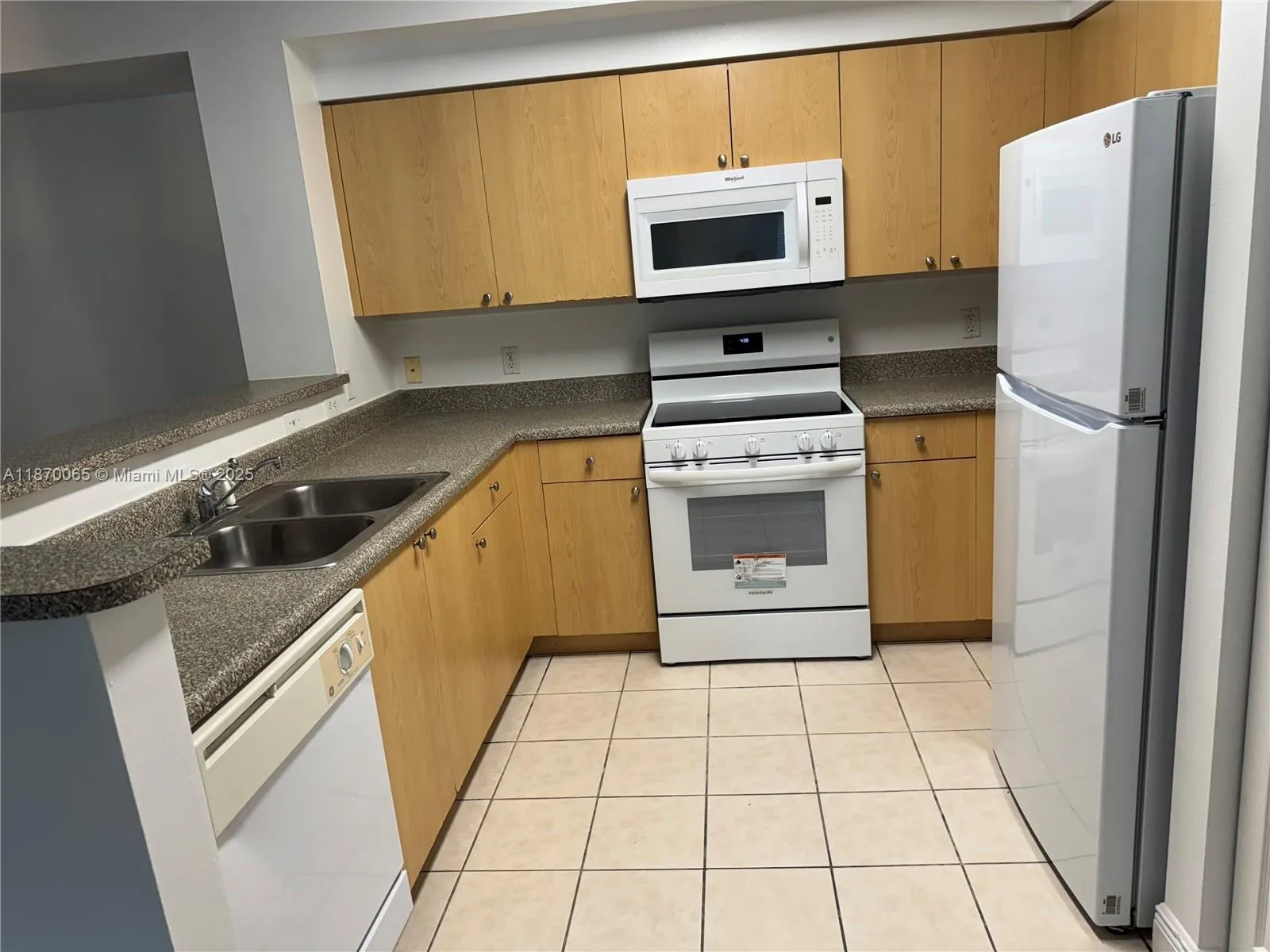 8020 N Nob Hill Rd, #204