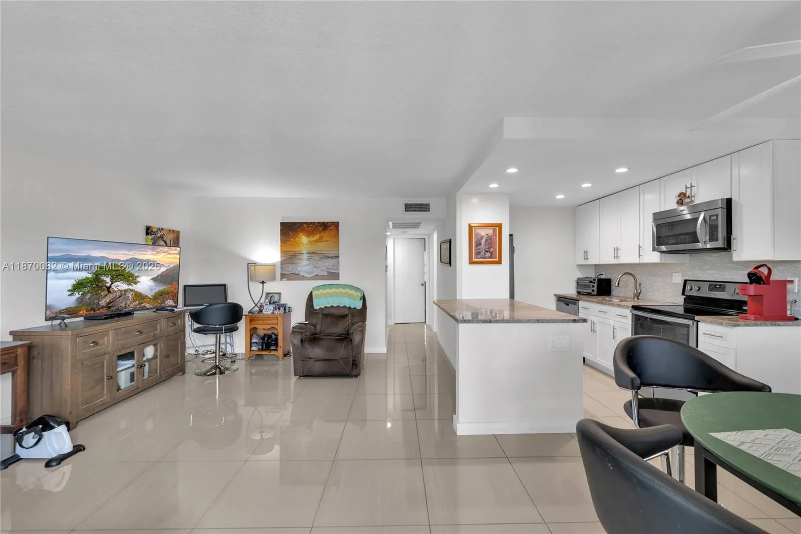 3046 N Newport  N, #3046