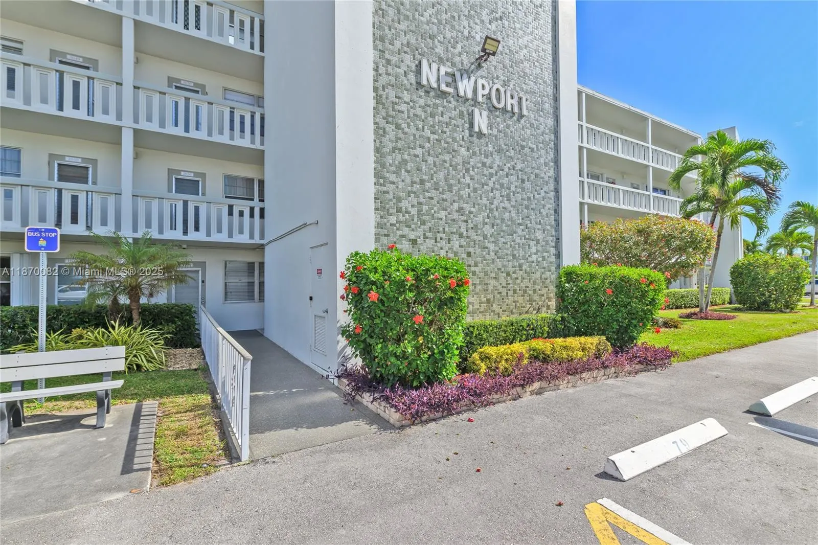 3046 N Newport  N, #3046