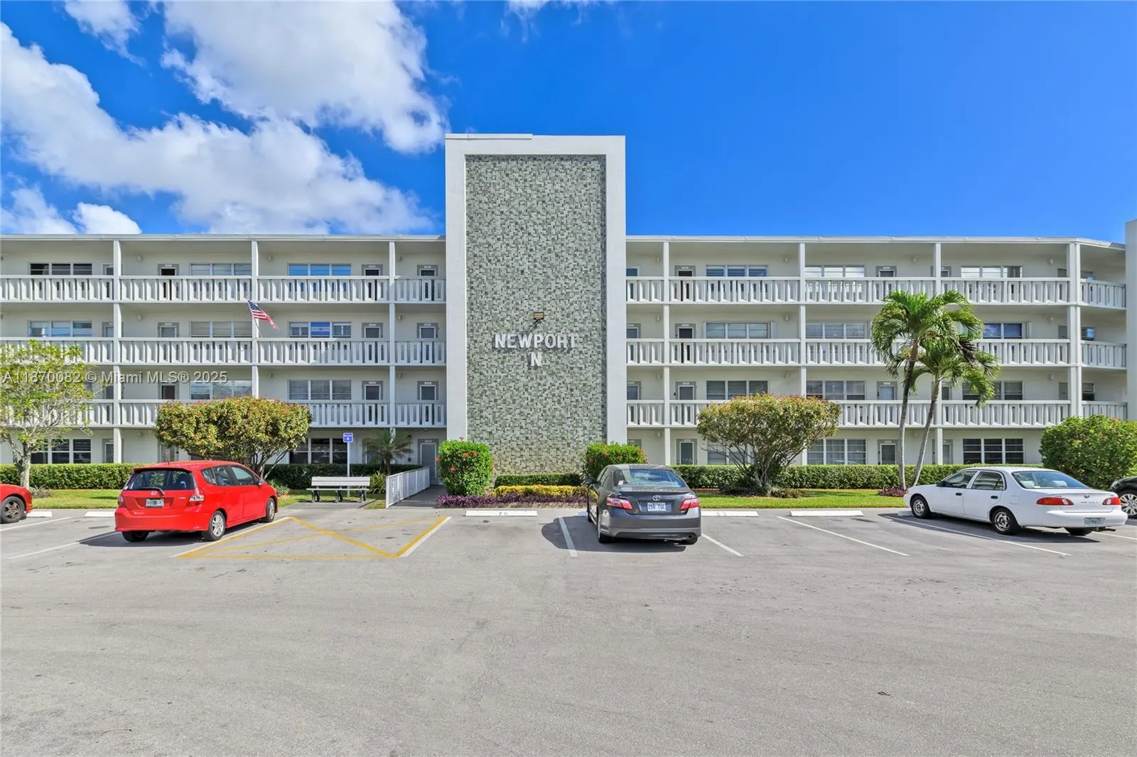 3046 N Newport  N, #3046