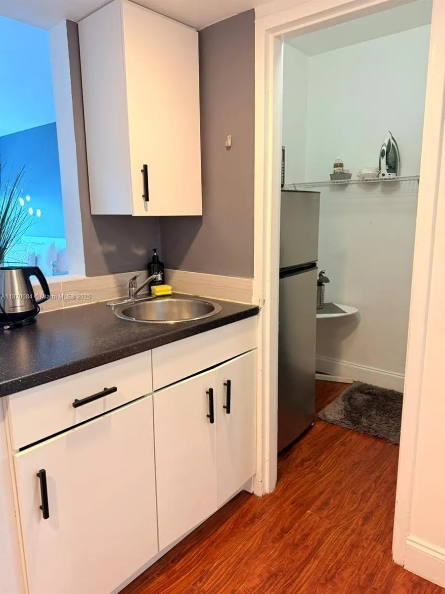 5445 Collins Ave, #926